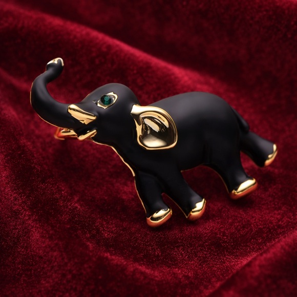 Elephant Black Gold Brooch with Green Eye - Picture 8 of 8